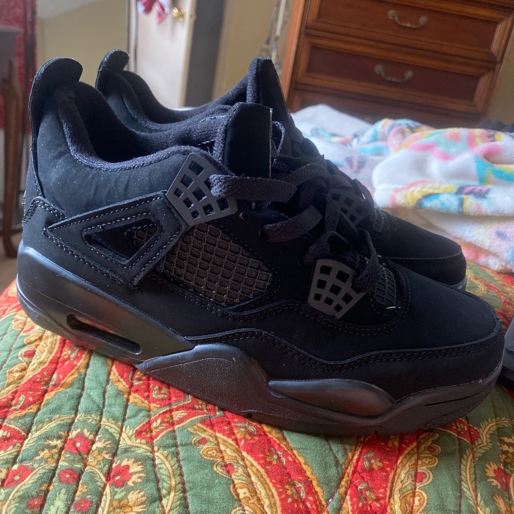 ON HOLD DO NOT BUY!!!Retro Jordan All Black size 6.5W